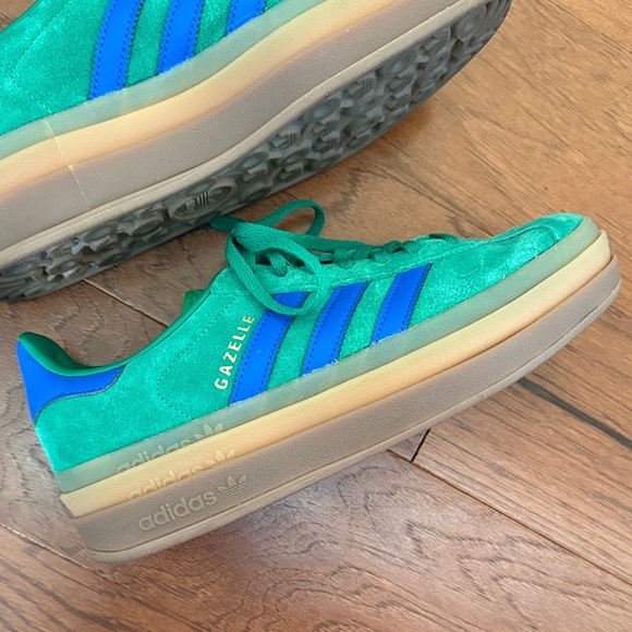 Adidas Green Suede Gazelle Sneakers with Blue Stripes - Picture 4 of 7